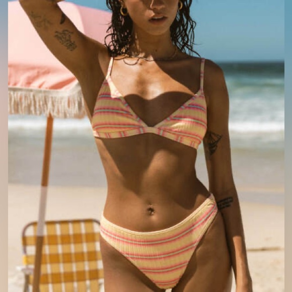 Billabong ☀️ Sunchaser Striped Ribbed Fixed Tri Bikini Top | Fiji Bottoms 🌺🌴
